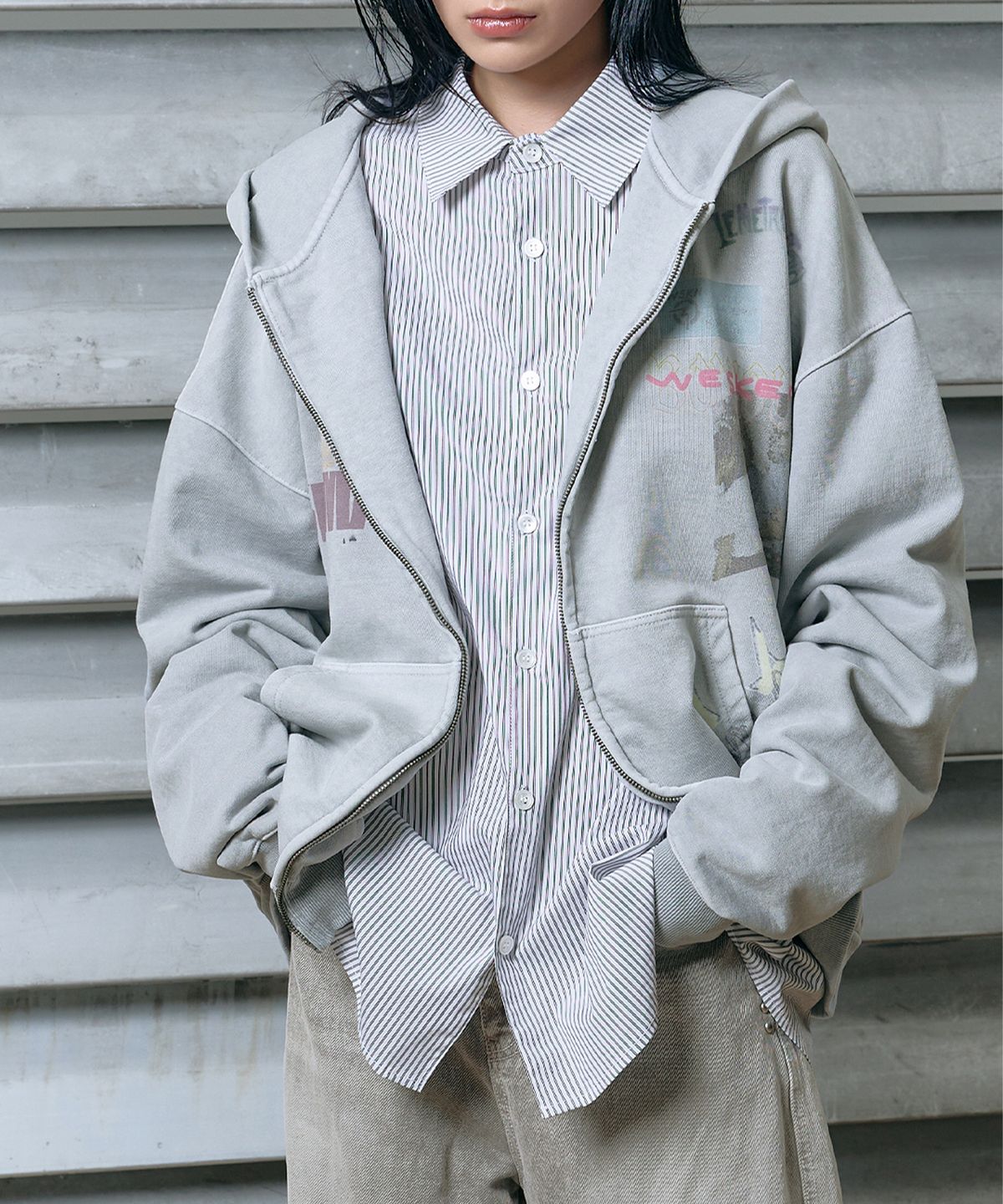 웨스켄(WESKEN) [UNISEX] OVERSIZED SCRAPBOOK ZIP-UP HOODIE (GREY)