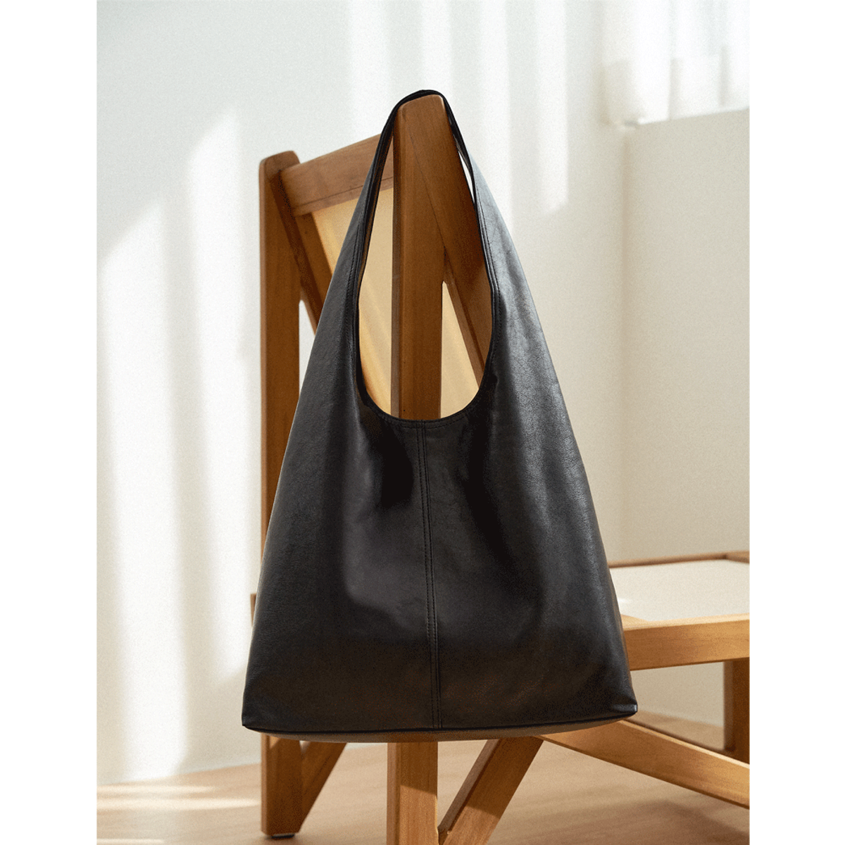 메종드유(MAISONDEU) Day Hobo bag 데이 호보백 (Black)