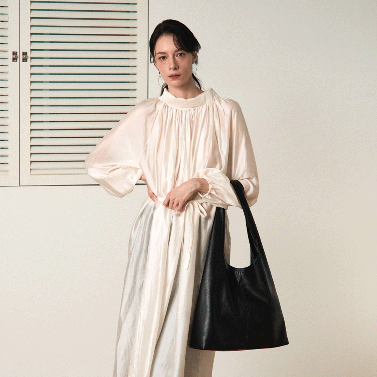 메종드유(MAISONDEU) Day Hobo bag 데이 호보백 (Black)