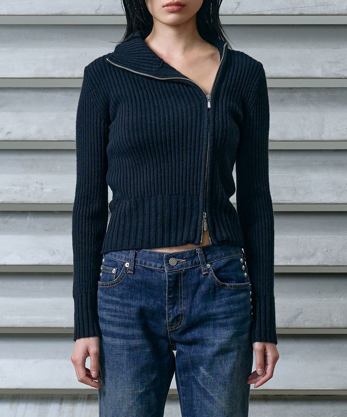 웨스켄(WESKEN) OBLIQUE KNIT ZIP UP (BLACK)