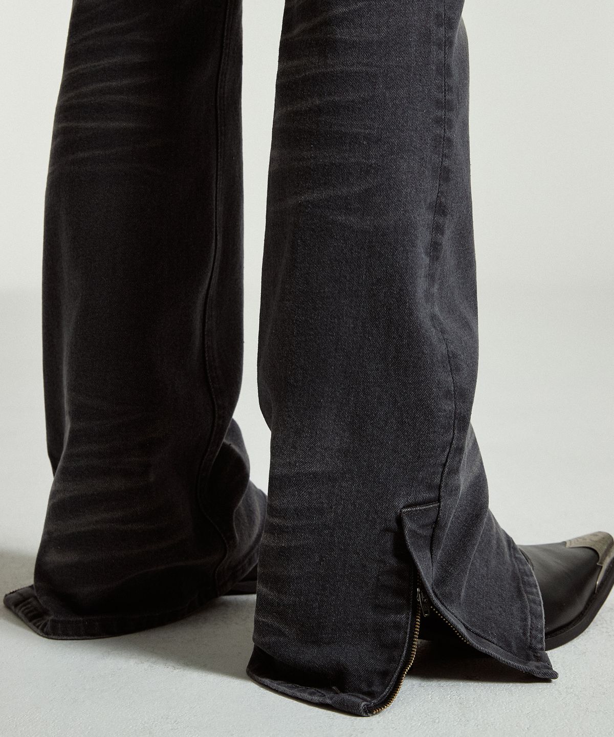 웨슬리 휴스턴(WESLEYHYUSTON) Rowel embroidery boots cut denim pants dark grey