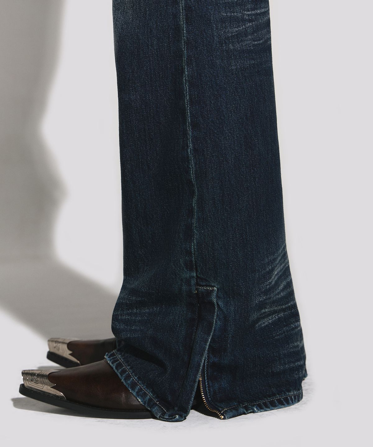 웨슬리 휴스턴(WESLEYHYUSTON) Rowel embroidery boots cut denim pants dark blue