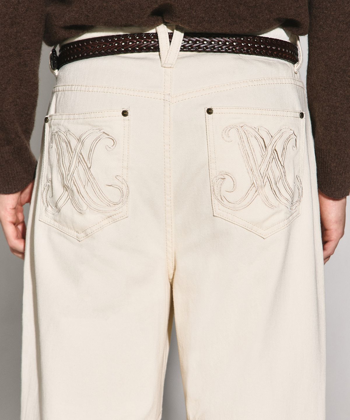 웨슬리 휴스턴(WESLEYHYUSTON) Curved dart detail wide denim pants ivory