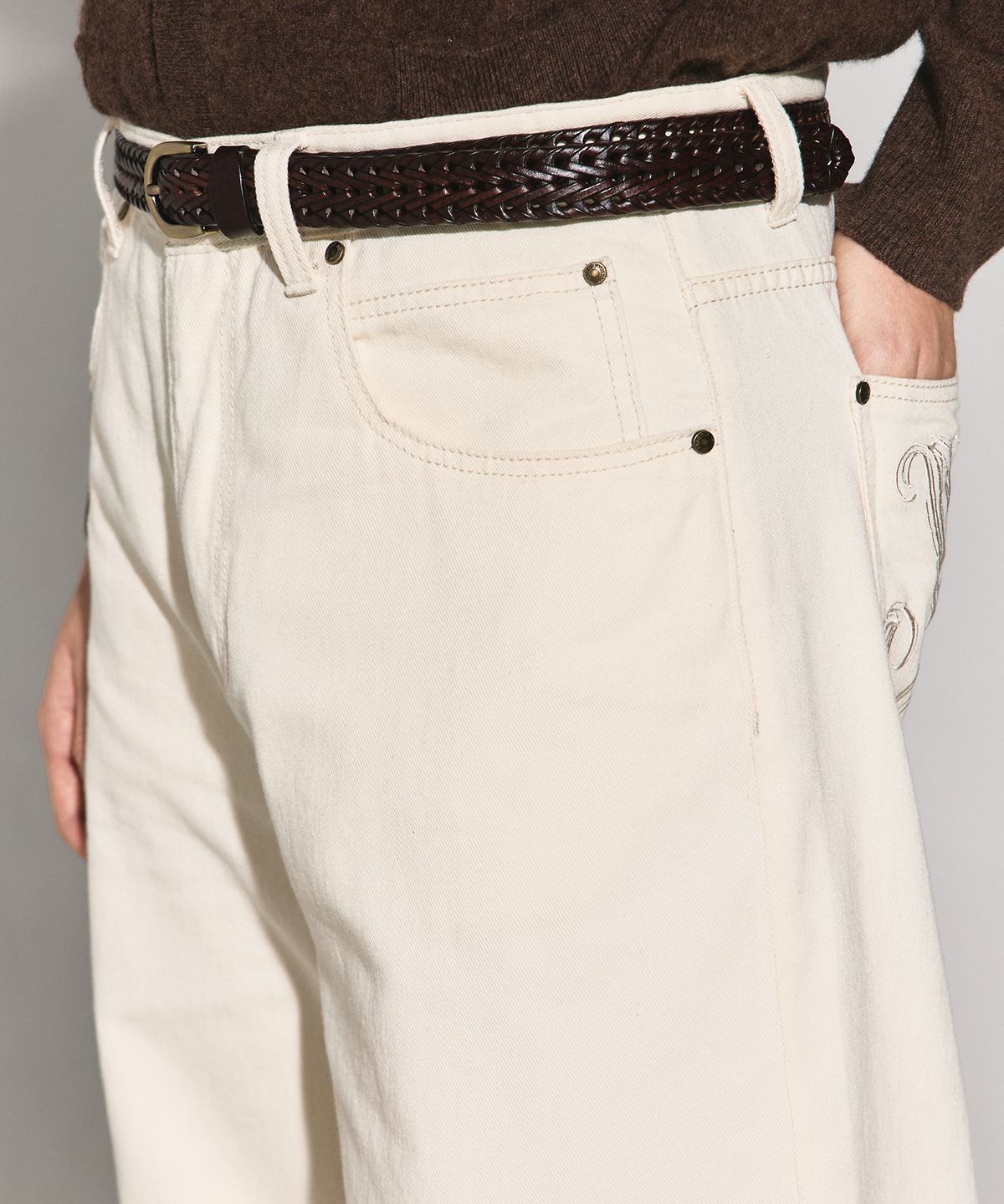 웨슬리 휴스턴(WESLEYHYUSTON) Curved dart detail wide denim pants ivory
