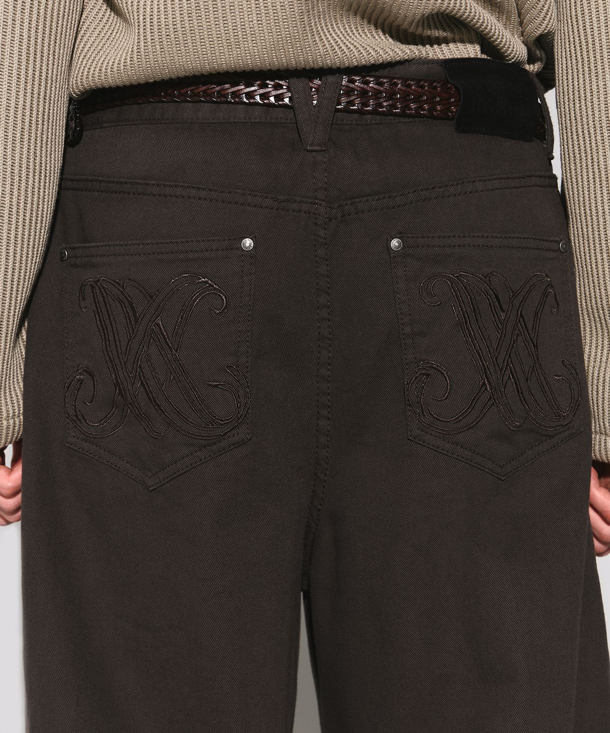 웨슬리 휴스턴(WESLEYHYUSTON) Curved dart detail wide denim pants dark grey