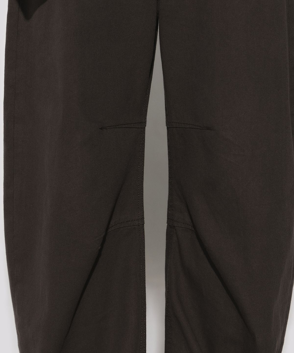 웨슬리 휴스턴(WESLEYHYUSTON) Curved dart detail wide denim pants dark grey