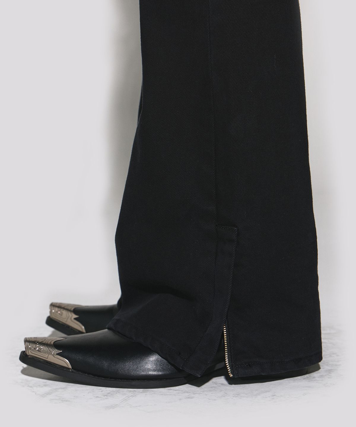 웨슬리 휴스턴(WESLEYHYUSTON) Western tape detail boots cut denim pants black