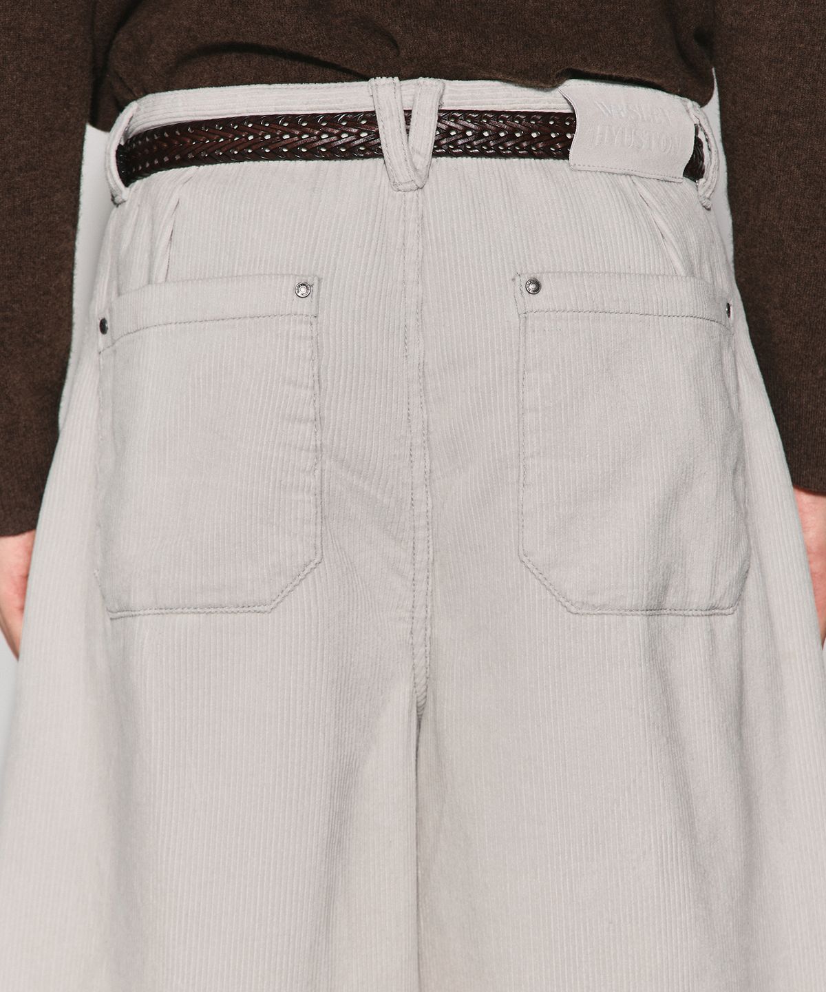 웨슬리 휴스턴(WESLEYHYUSTON) Corduroy deep tuck semi balloon pants light grey