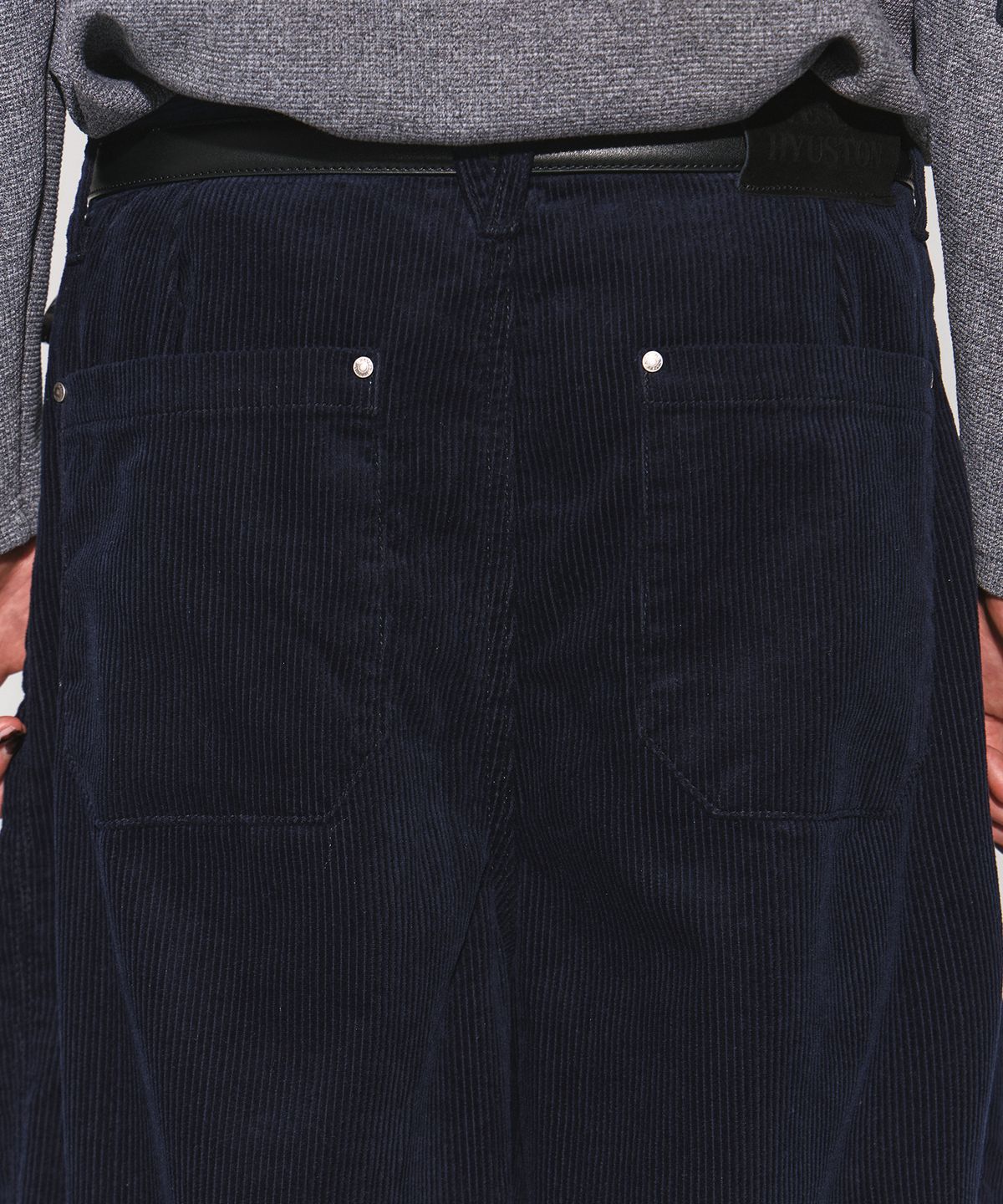 웨슬리 휴스턴(WESLEYHYUSTON) Corduroy deep tuck semi balloon pants dark navy