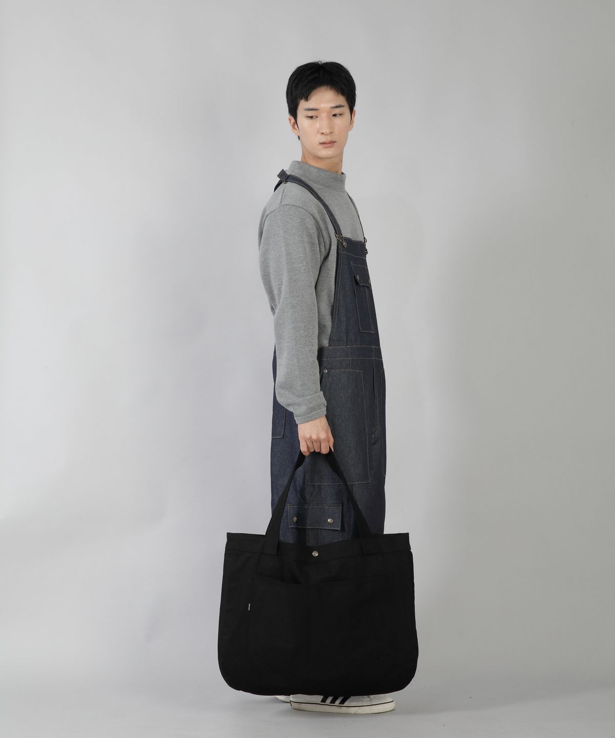 세인트크루(SAINTCREW) 라운드 볼륨 펜타곤포켓 에코백 RVP-146 블랙