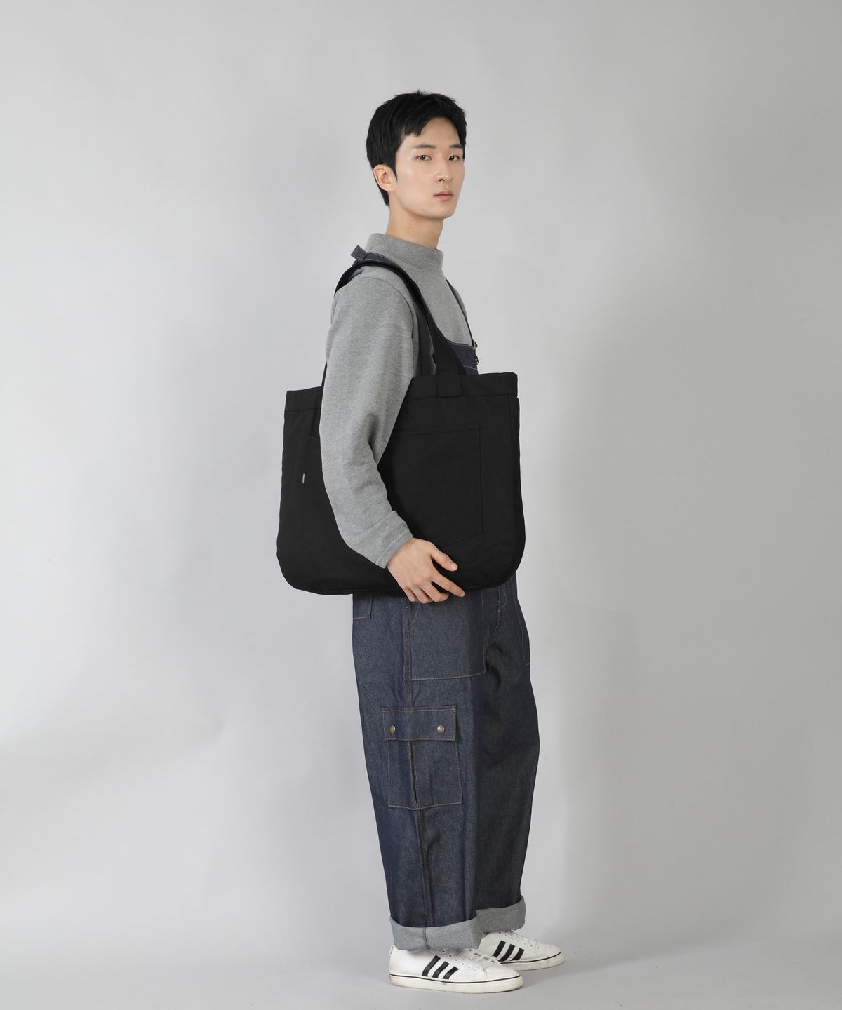 세인트크루(SAINTCREW) 라운드 볼륨 펜타곤포켓 에코백 RVP-146 블랙