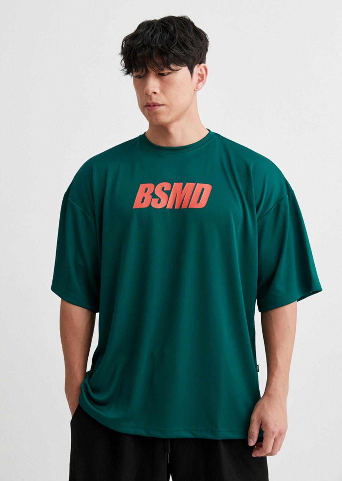 비스트모드(BSMD) 메인로고 기능성 메쉬 오버핏 반팔 티셔츠 숏 슬리브