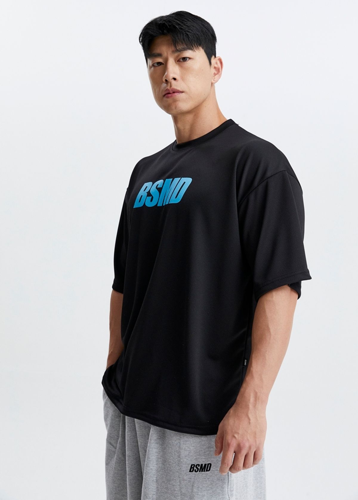 비스트모드(BSMD) 메인로고 기능성 메쉬 오버핏 반팔 티셔츠 숏 슬리브