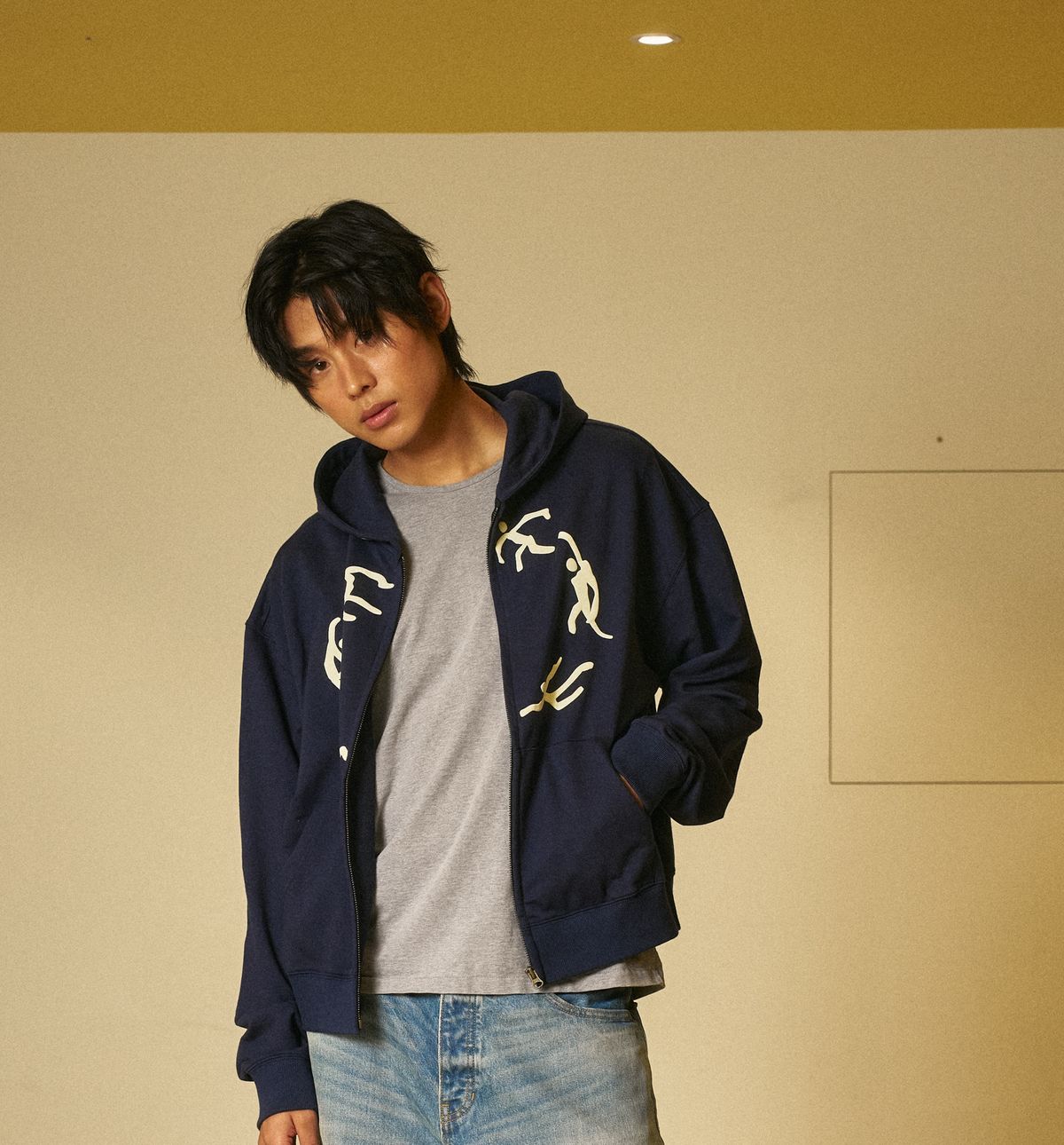 아모우(AMOU) Dancing Circle Crop Hoodie Zip-up NAVY