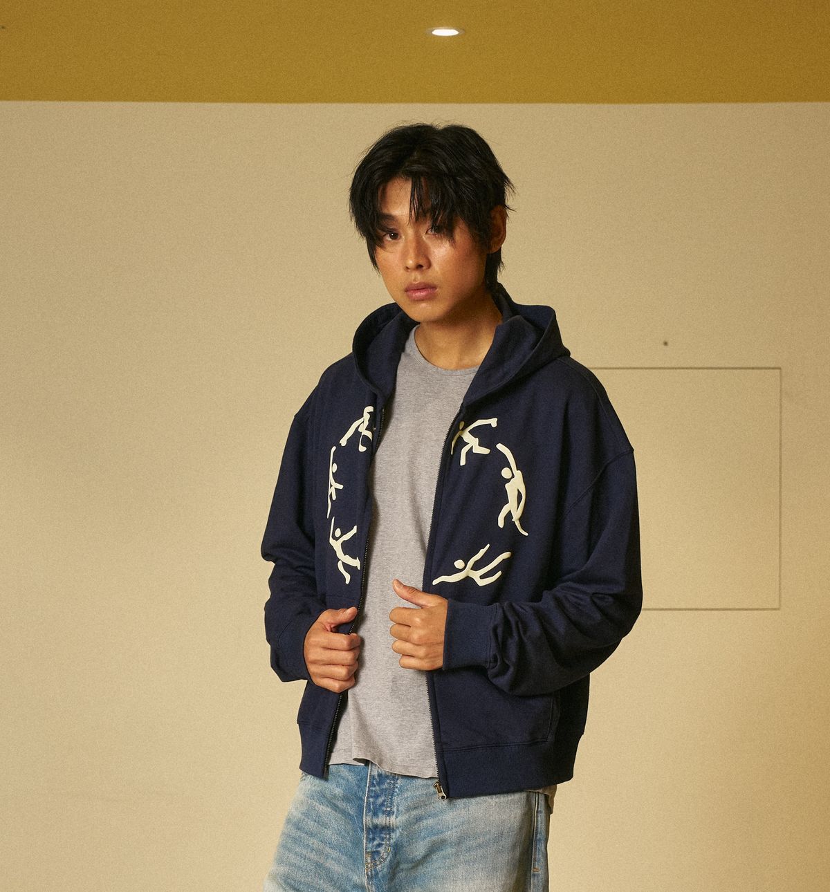 아모우(AMOU) Dancing Circle Crop Hoodie Zip-up NAVY
