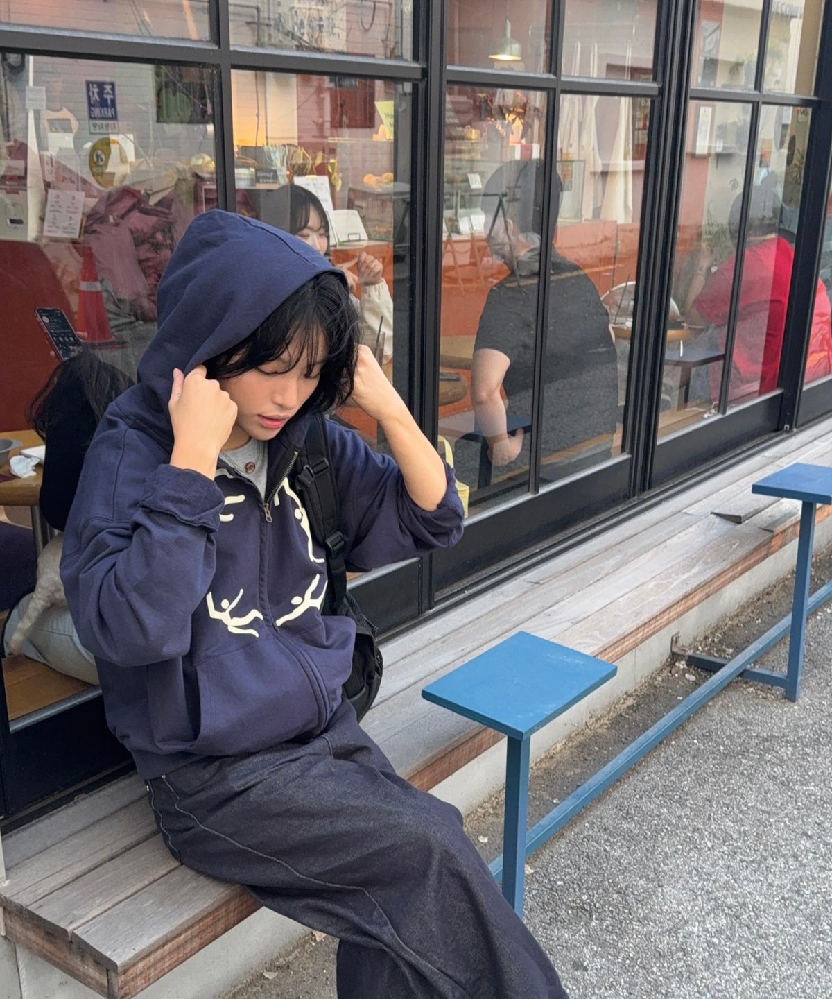 아모우(AMOU) Dancing Circle Crop Hoodie Zip-up NAVY