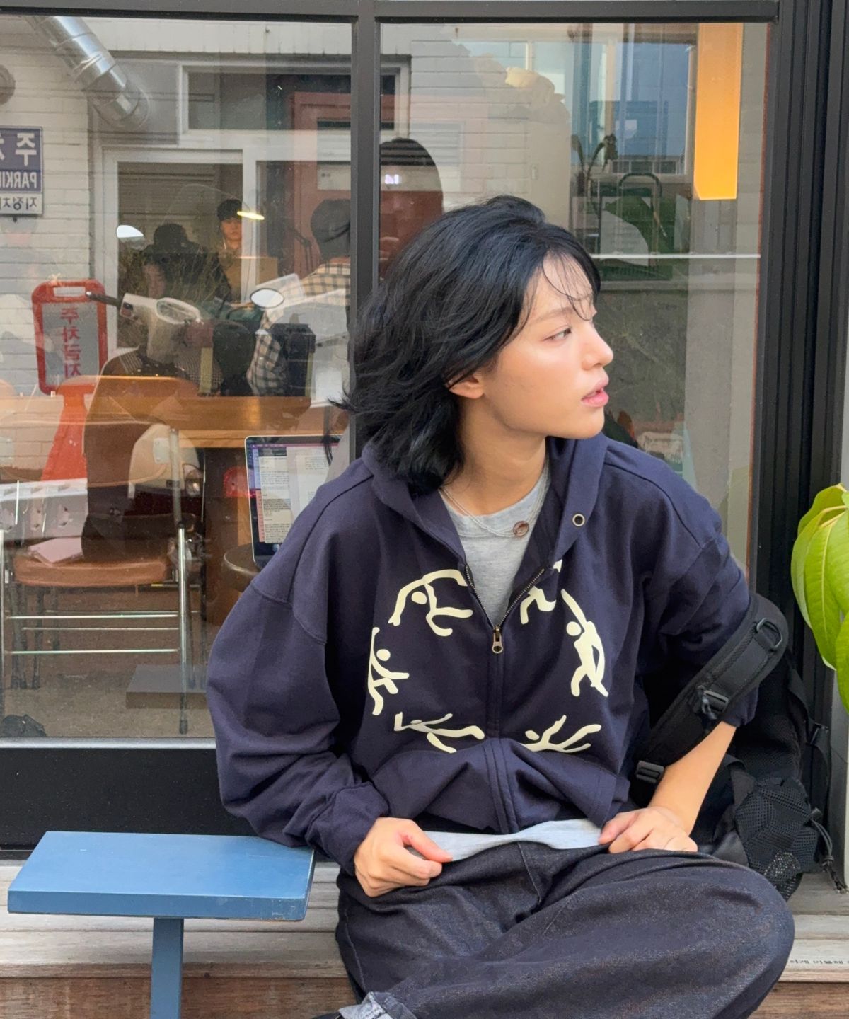아모우(AMOU) Dancing Circle Crop Hoodie Zip-up NAVY