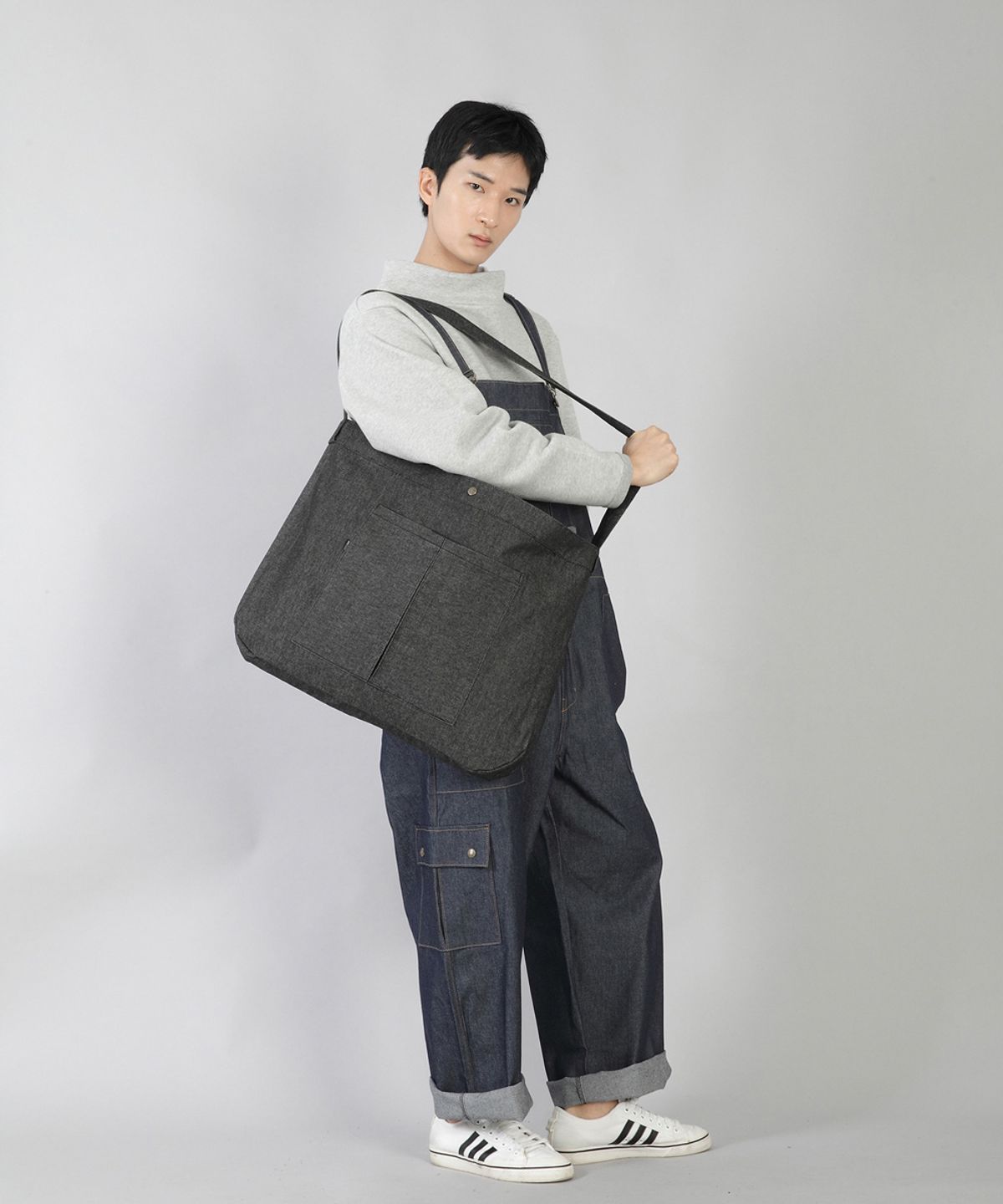세인트크루(SAINTCREW) 라운드 볼륨 카고포켓 크로스백 RVR-149 데님 블랙