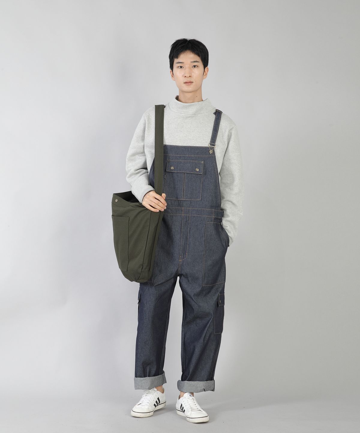 세인트크루(SAINTCREW) 라운드 볼륨 카고포켓 크로스백 RVR-149 카키