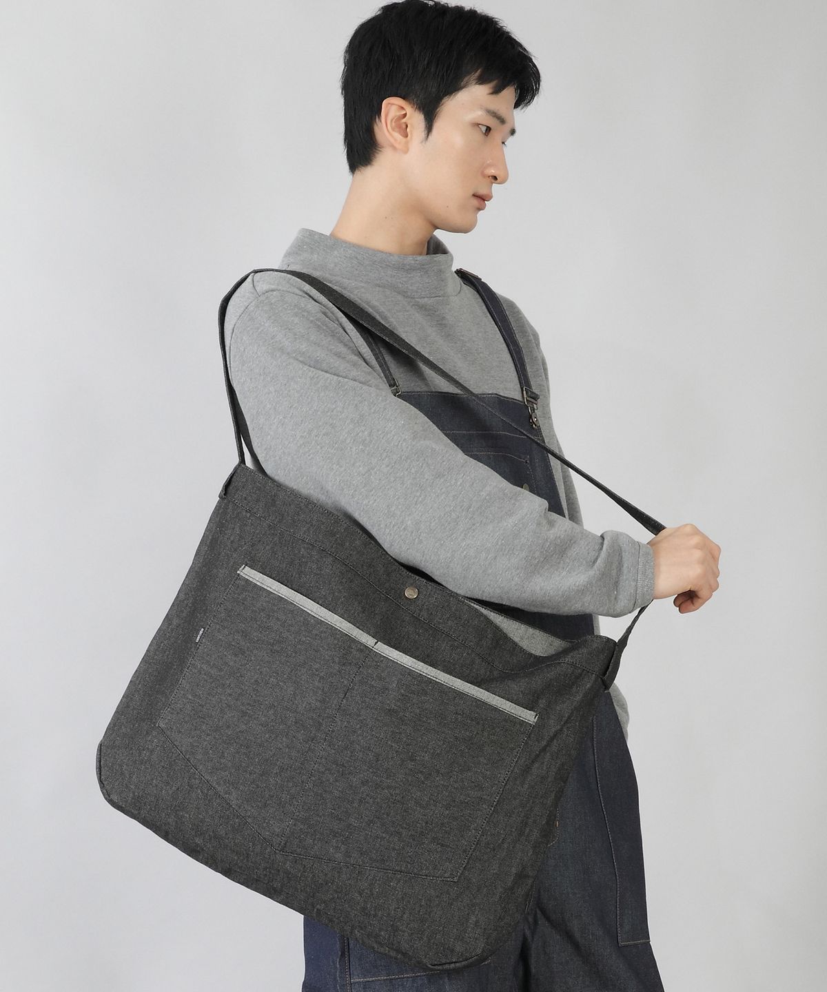 세인트크루(SAINTCREW) 라운드 볼륨 펜타곤포켓 크로스백 RVP-150 데님 블랙