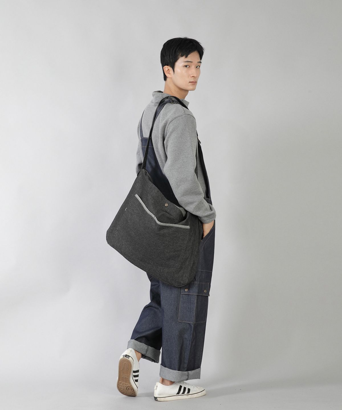 세인트크루(SAINTCREW) 라운드 볼륨 펜타곤포켓 크로스백 RVP-150 데님 블랙