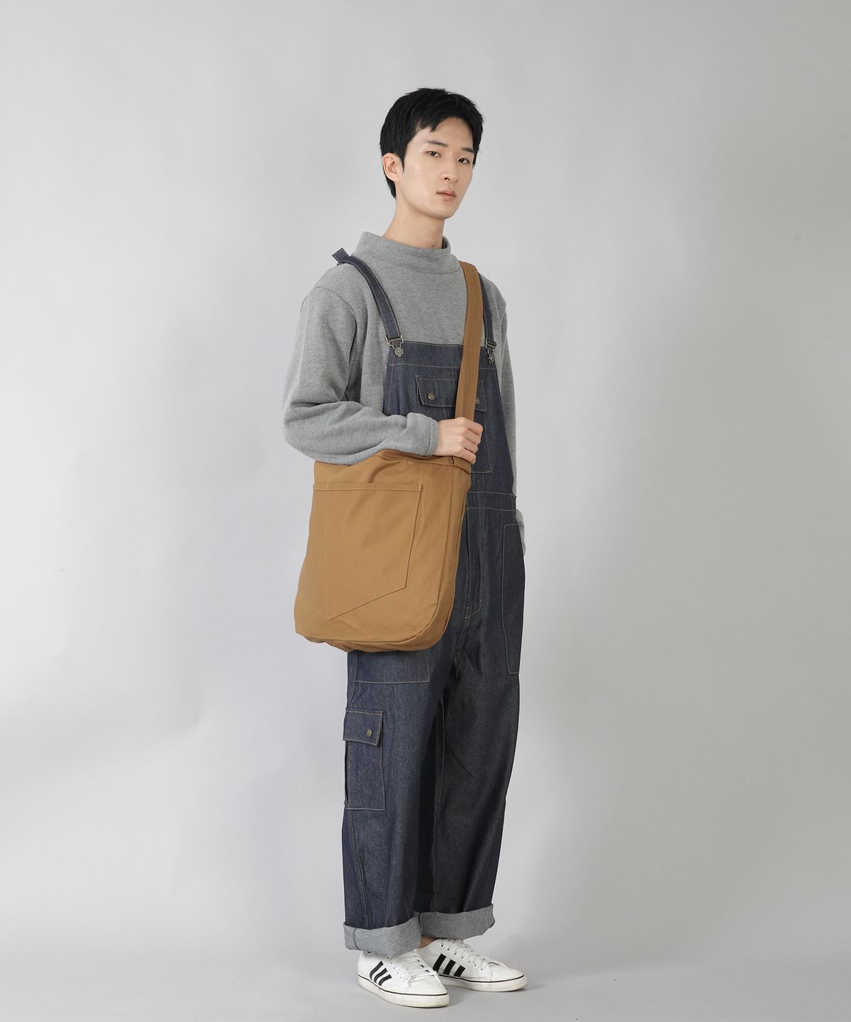 세인트크루(SAINTCREW) 라운드 볼륨 펜타곤포켓 크로스백 RVP-150 카멜