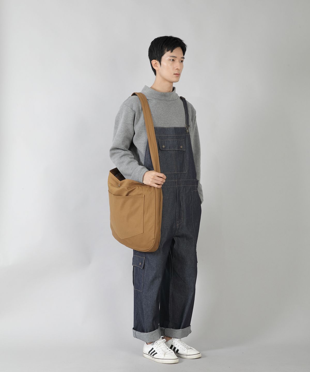 세인트크루(SAINTCREW) 라운드 볼륨 펜타곤포켓 크로스백 RVP-150 카멜
