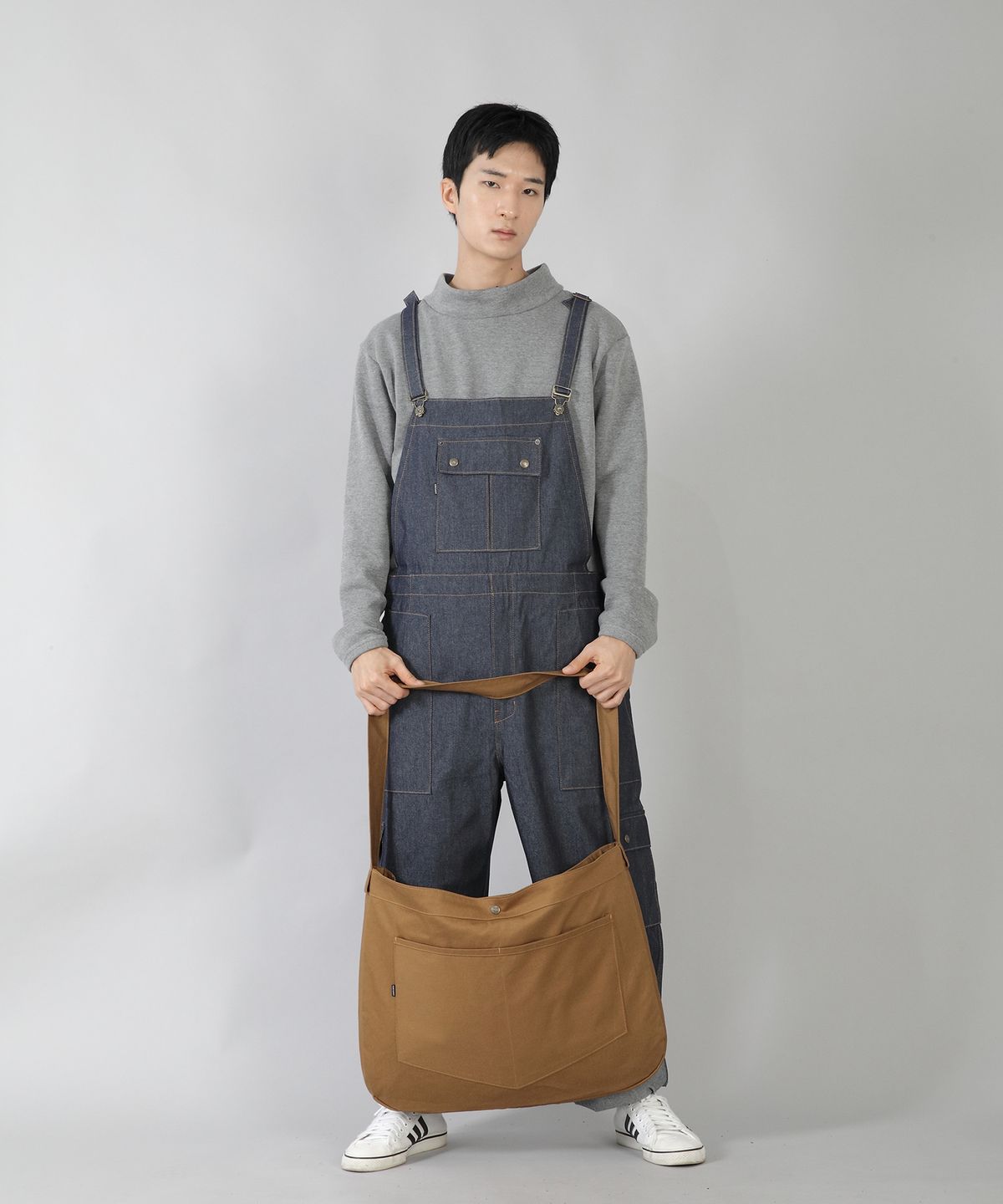 세인트크루(SAINTCREW) 라운드 볼륨 펜타곤포켓 크로스백 RVP-150 카멜