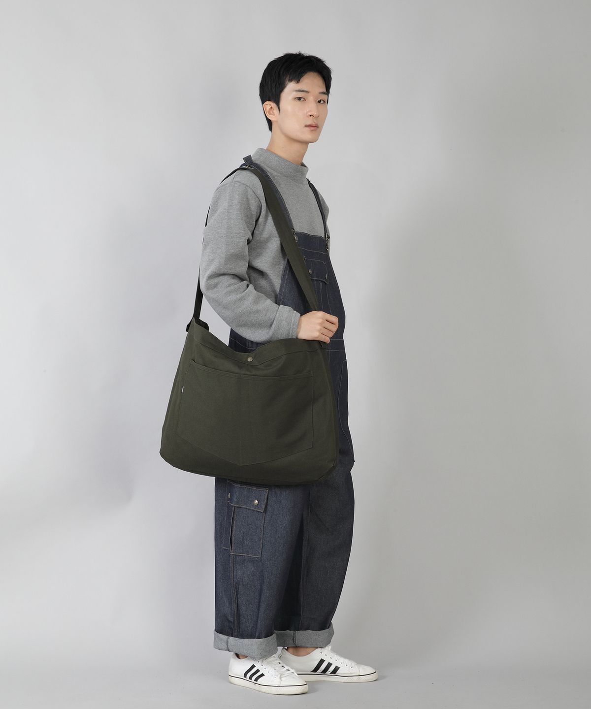 세인트크루(SAINTCREW) 라운드 볼륨 펜타곤포켓 크로스백 RVP-150 카키