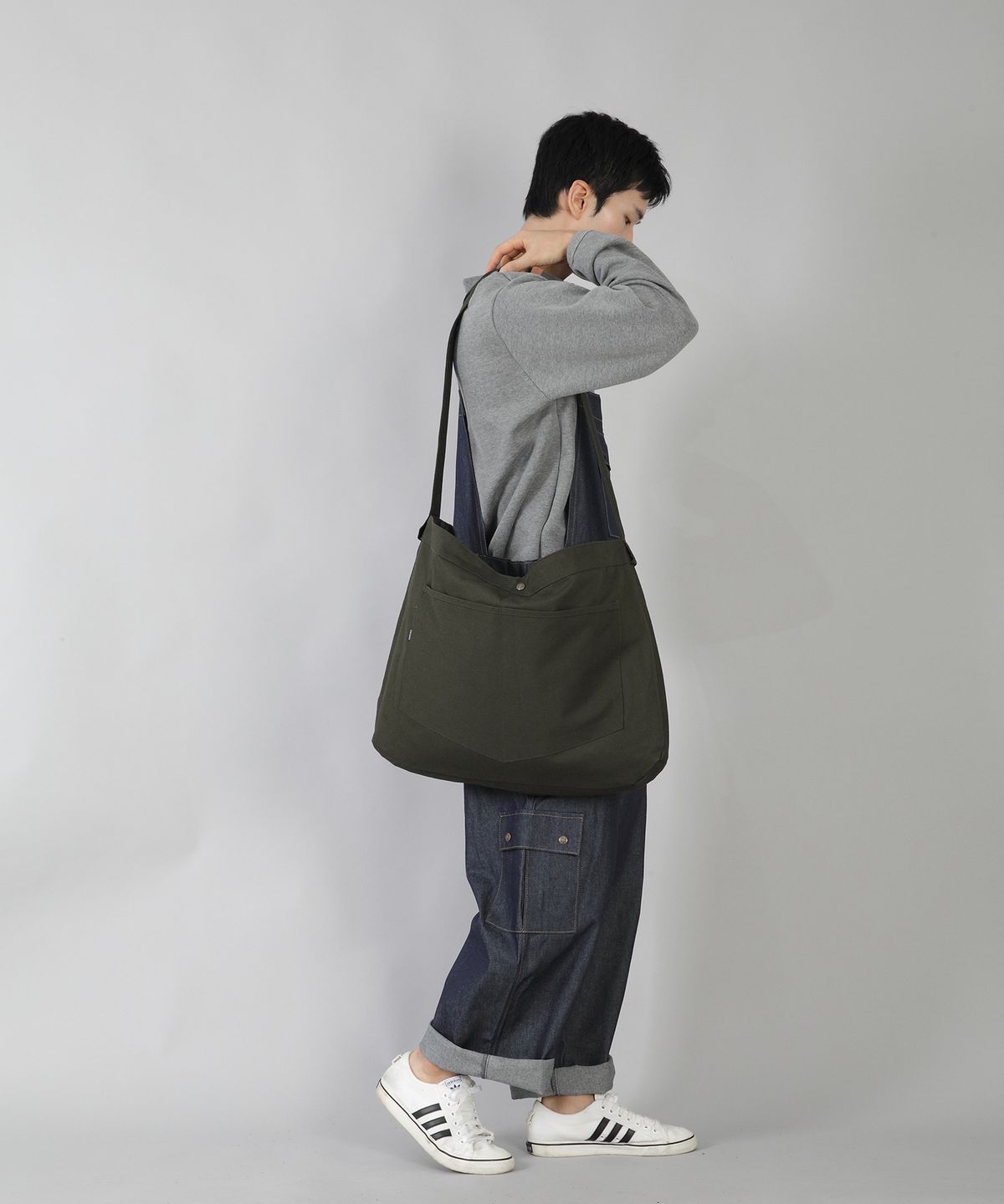 세인트크루(SAINTCREW) 라운드 볼륨 펜타곤포켓 크로스백 RVP-150 카키