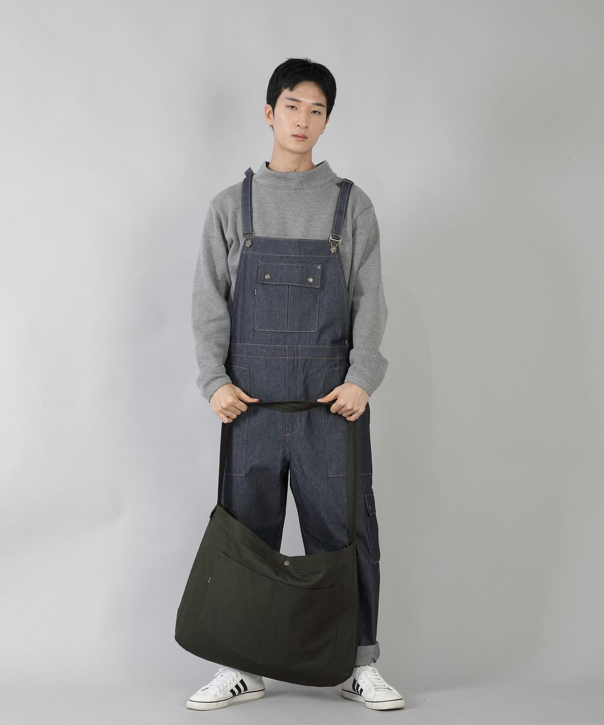 세인트크루(SAINTCREW) 라운드 볼륨 펜타곤포켓 크로스백 RVP-150 카키