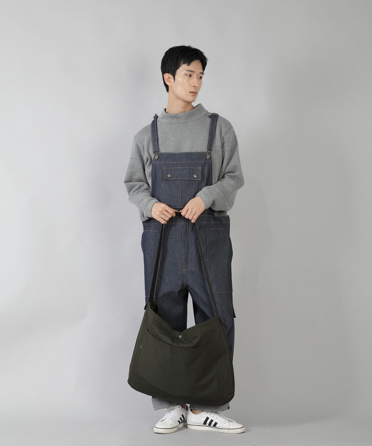 세인트크루(SAINTCREW) 라운드 볼륨 펜타곤포켓 크로스백 RVP-150 카키