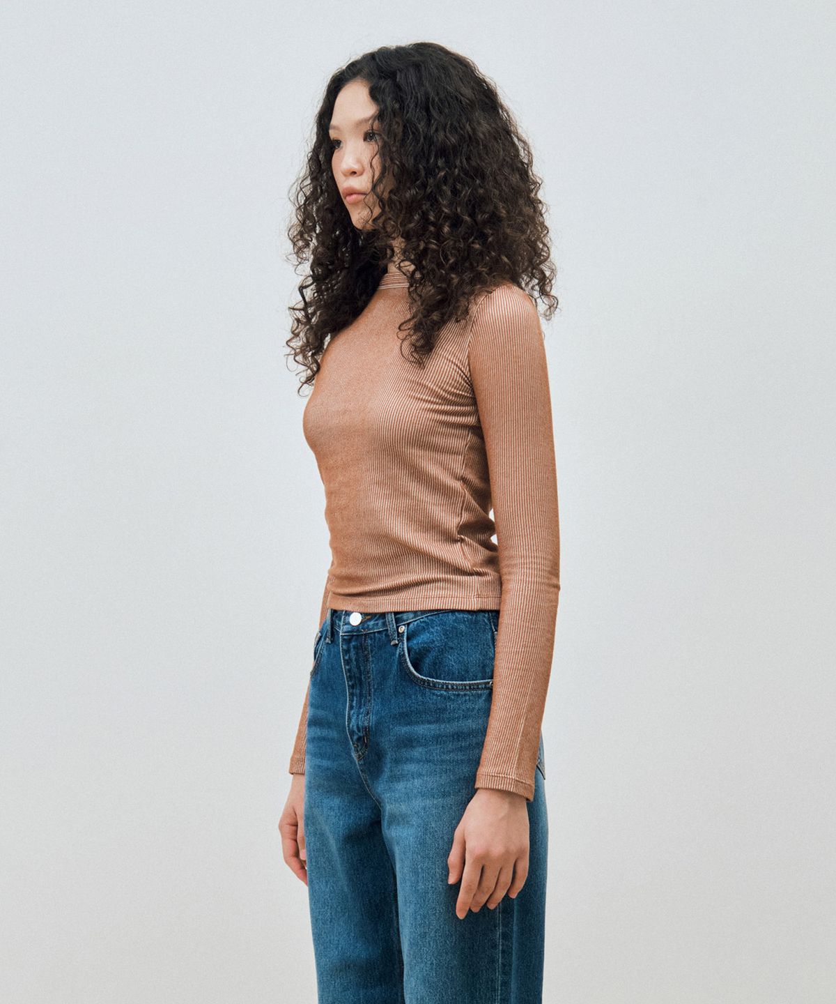 마이스(MAIS) TWO-TONE RIBBED LONG SLEEVES TEE / BROWN