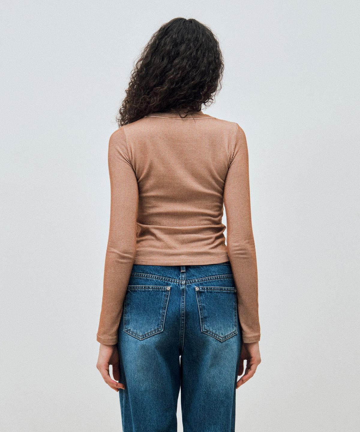 마이스(MAIS) TWO-TONE RIBBED LONG SLEEVES TEE / BROWN