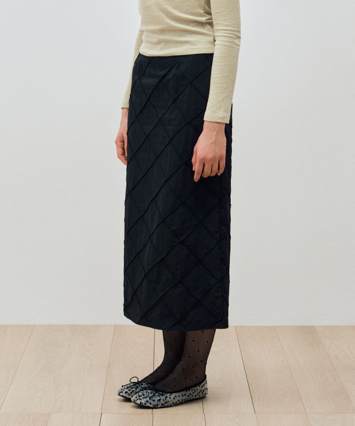 마이스(MAIS) DIAMOND NYLON MAXI SKIRT / BLACK