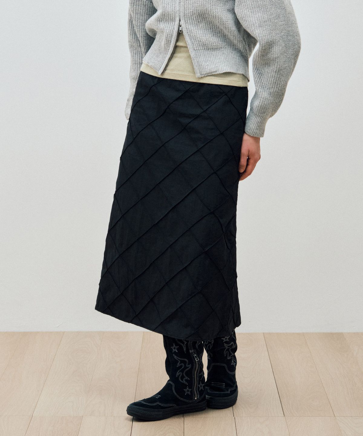 마이스(MAIS) DIAMOND NYLON MAXI SKIRT / BLACK