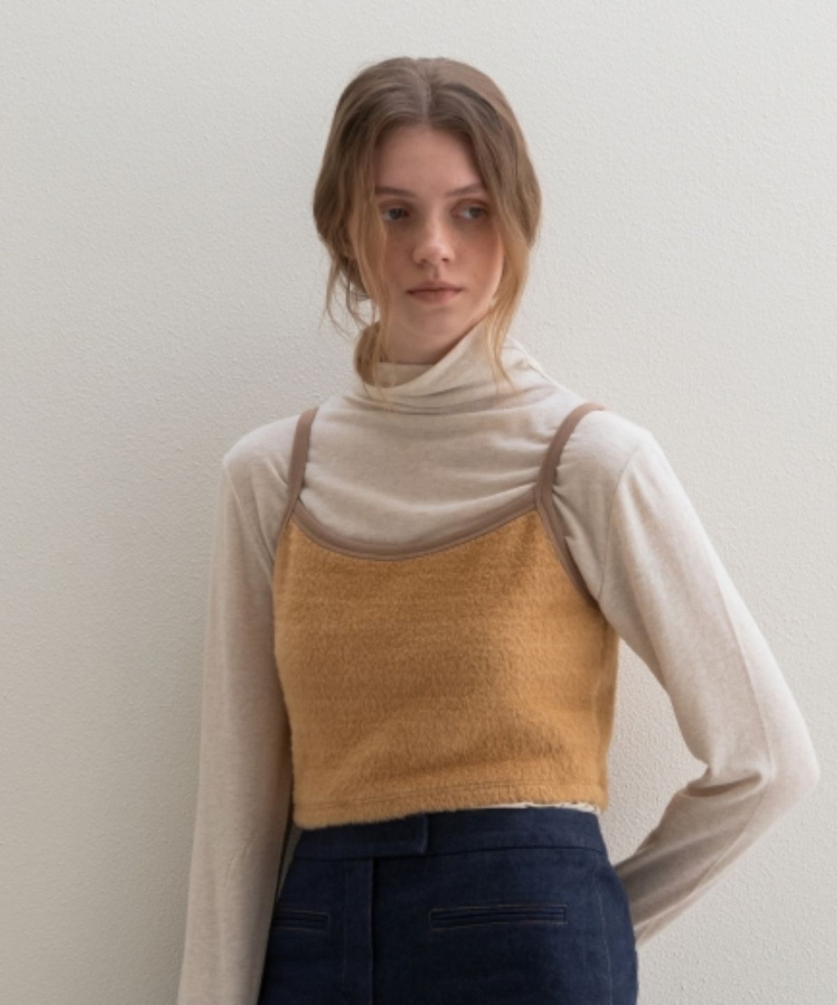 어나우트(UNNOUT) FUR BUSTIER PEACH BEIGE
