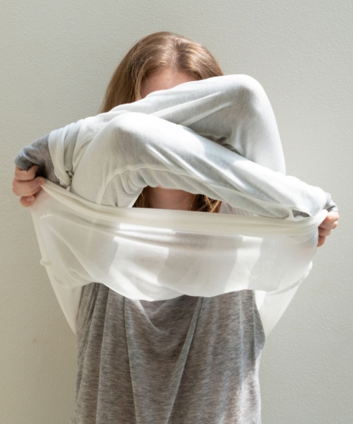 어나우트(UNNOUT) SOFT WOOL JERSEY T-SHIRT GREY