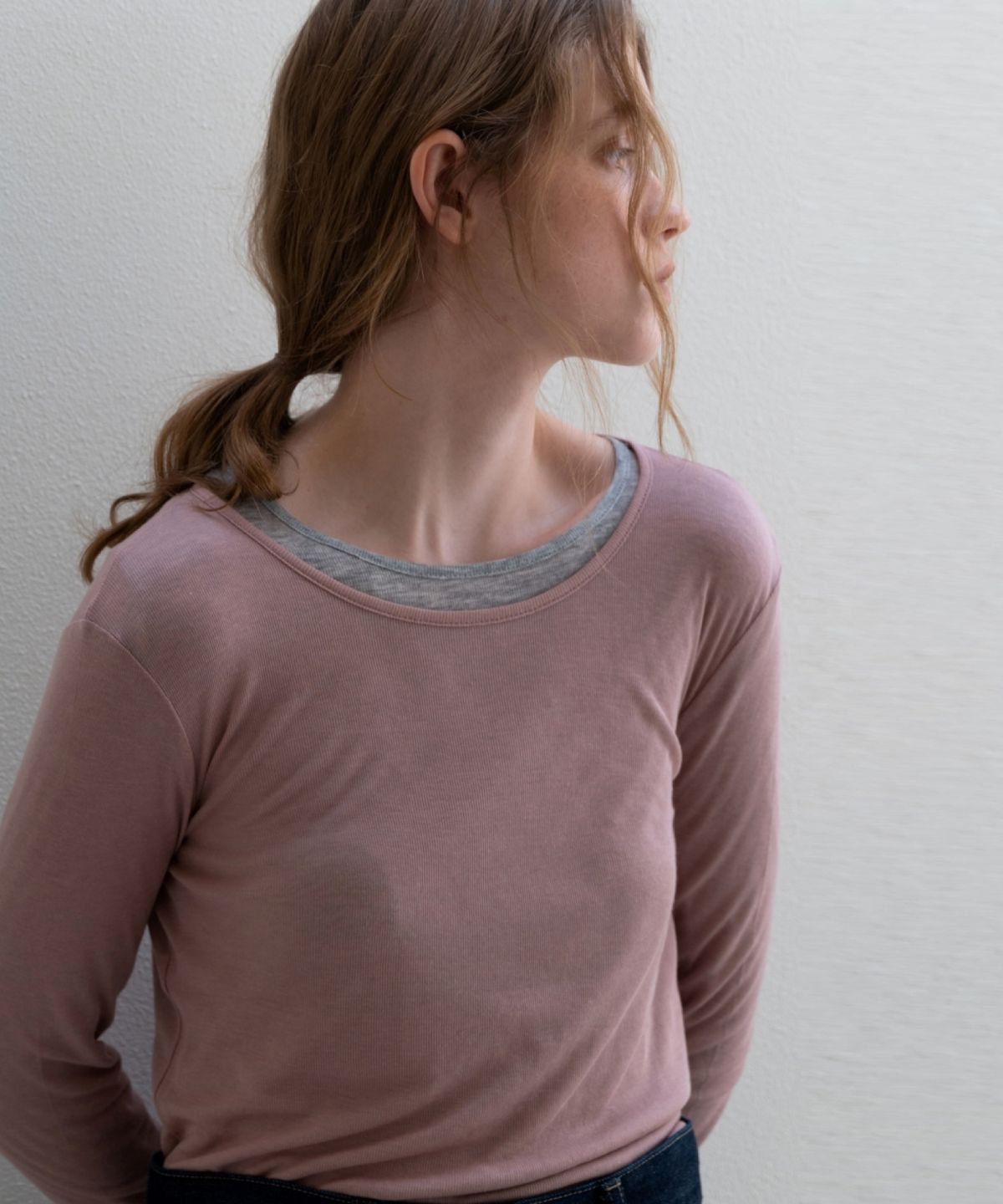 어나우트(UNNOUT) SOFT WOOL JERSEY T-SHIRT DUSTY PINK