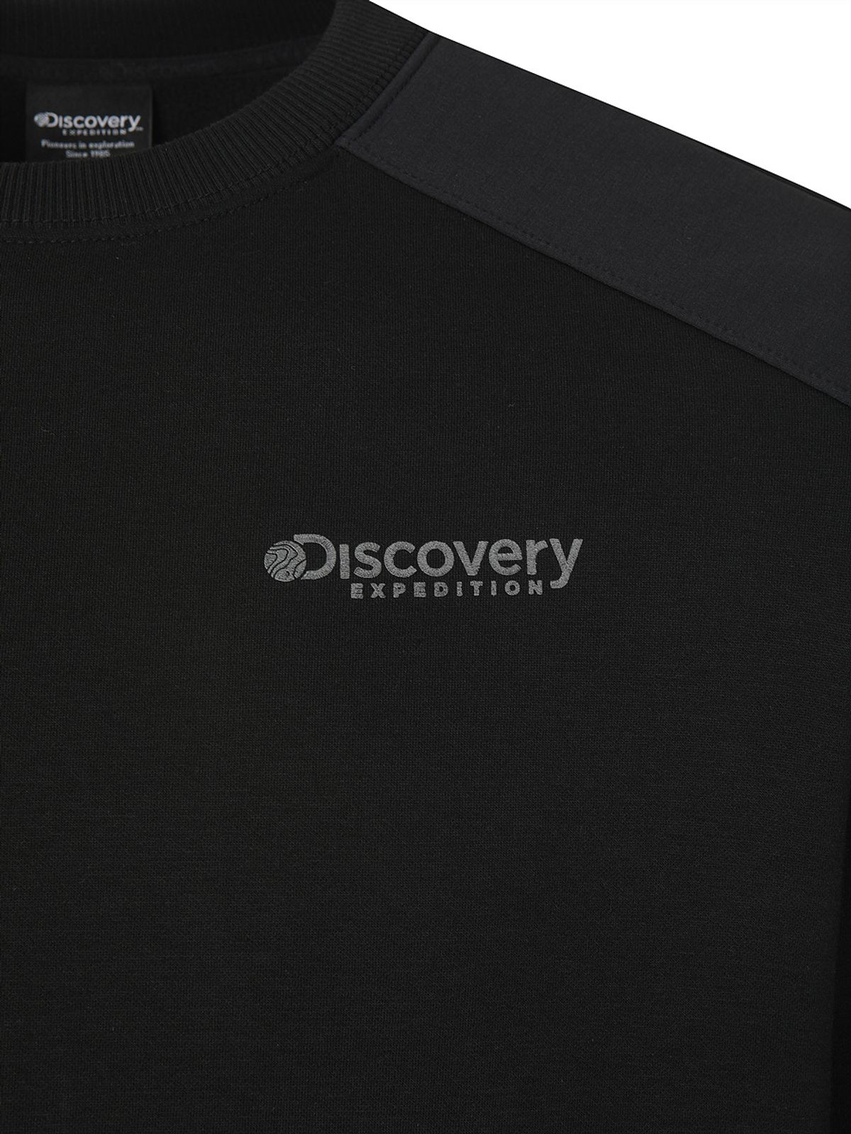 디스커버리 익스페디션(DISCOVERY EXPEDITION) 소로나히트 기모 트레이닝 맨투맨 (BLACK)