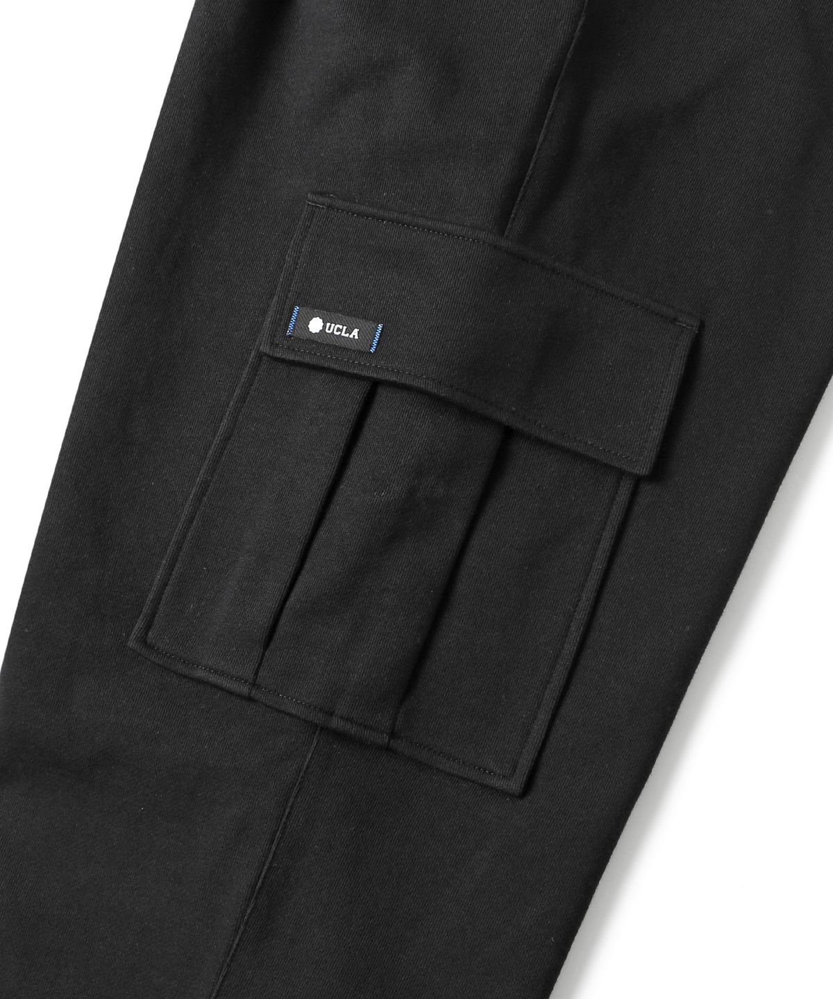 유씨엘에이(UCLA) 남녀공용 데일리 스몰로고 져지 오버 와이드 카고팬츠[BLACK](UB8LP38)