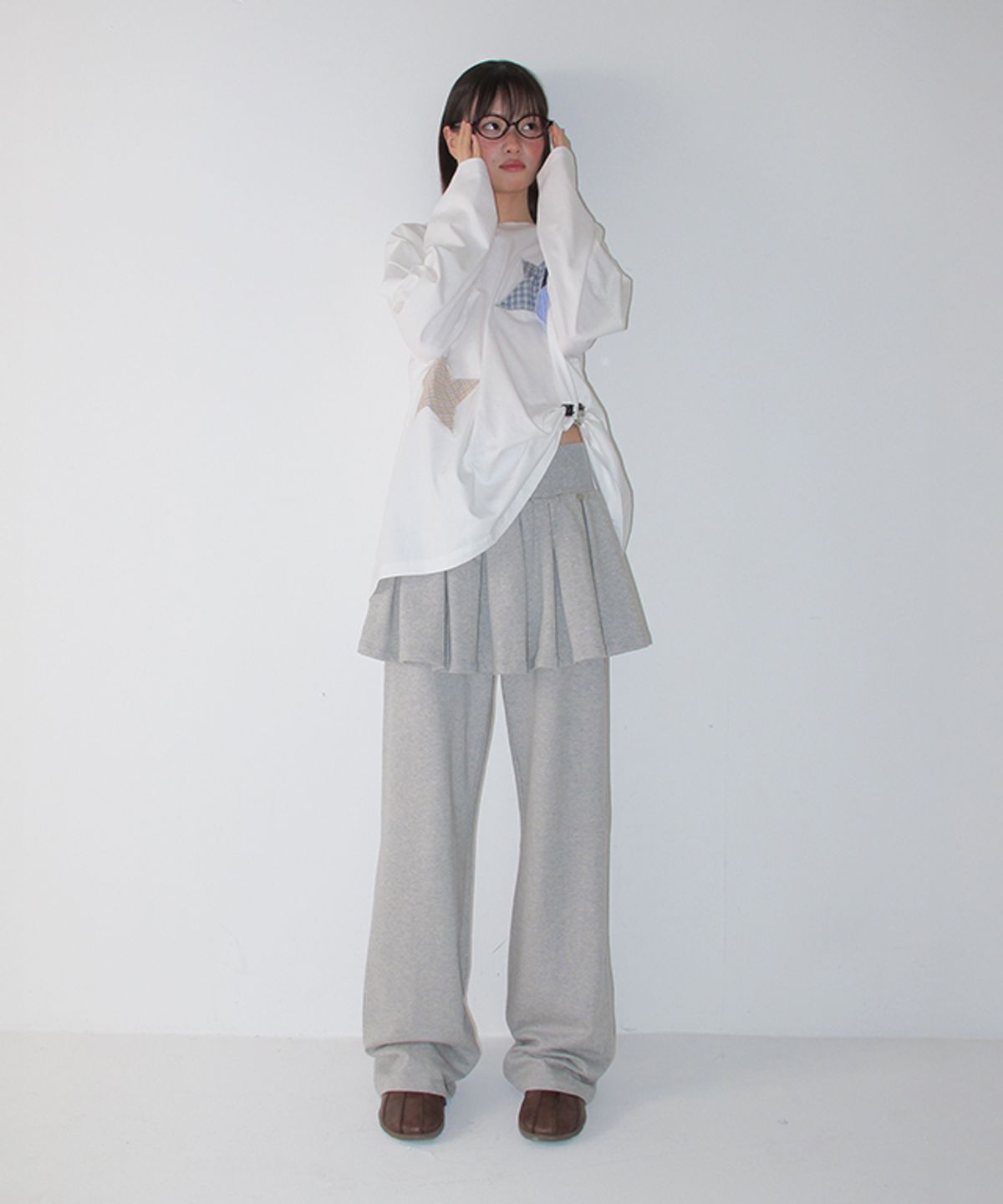 론론(RONRON) MIX STAR APPLIQUE OVER FIT LONG SLEEVE WHITE