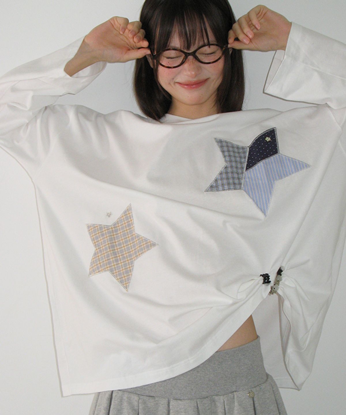 론론(RONRON) MIX STAR APPLIQUE OVER FIT LONG SLEEVE WHITE