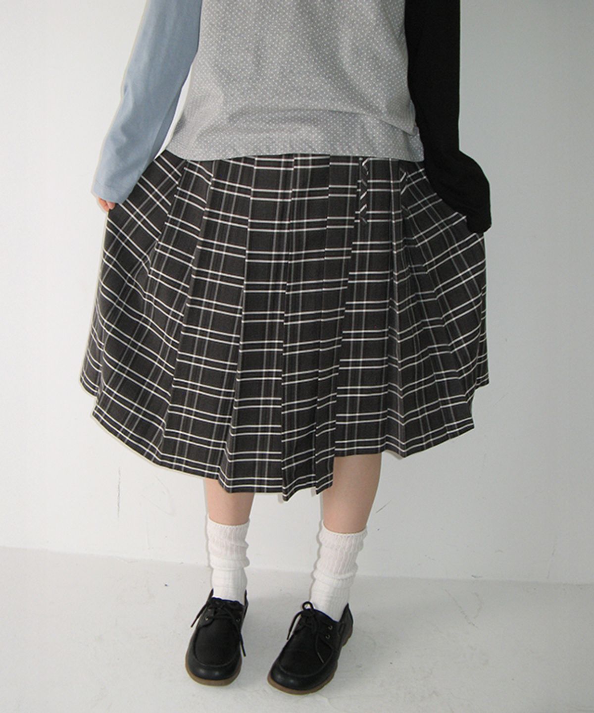 론론(RONRON) CHECK PLEATED WRAP MIDI SKIRT BLACK