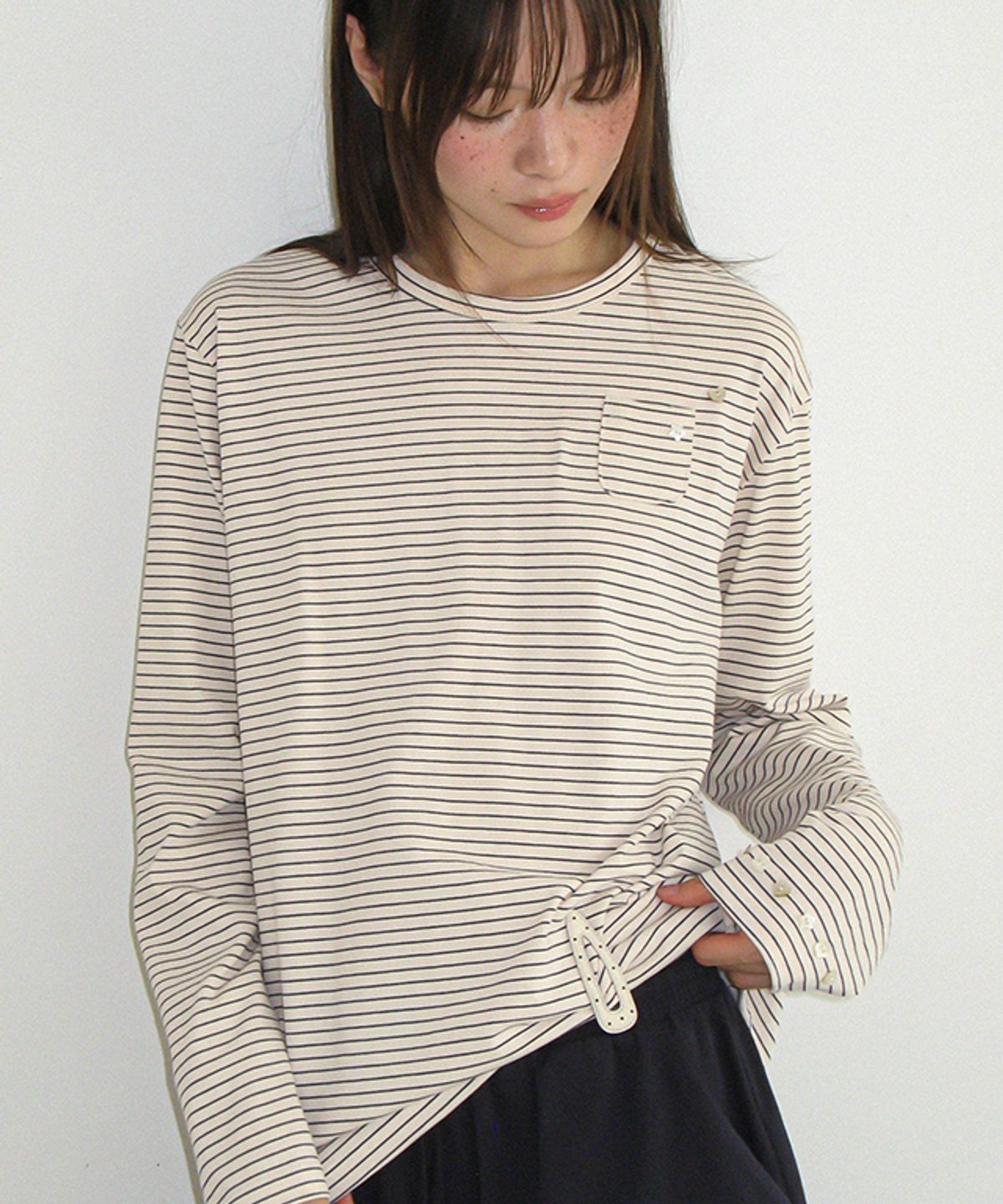 론론(RONRON) BUTTON MINI POCKET STRIPE LONG SLEEVE BEIGE