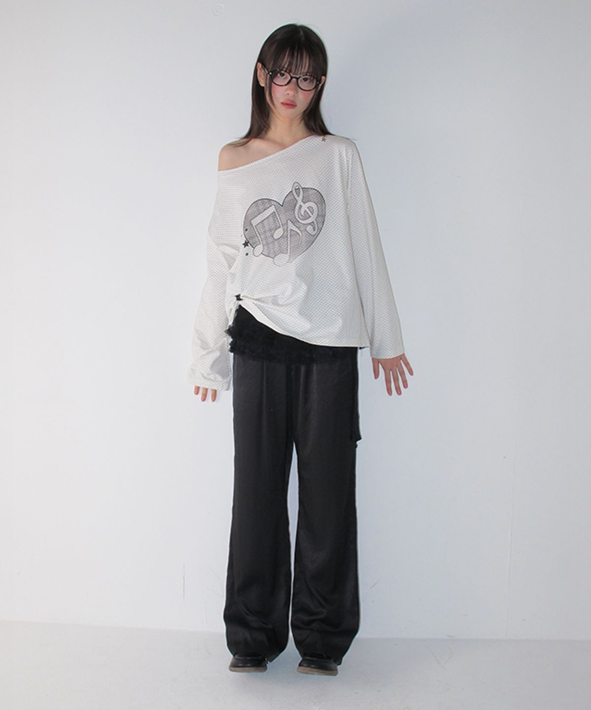 론론(RONRON) HEART MELODY OFF SHOULDER LONG SLEEVE WHITE DOT