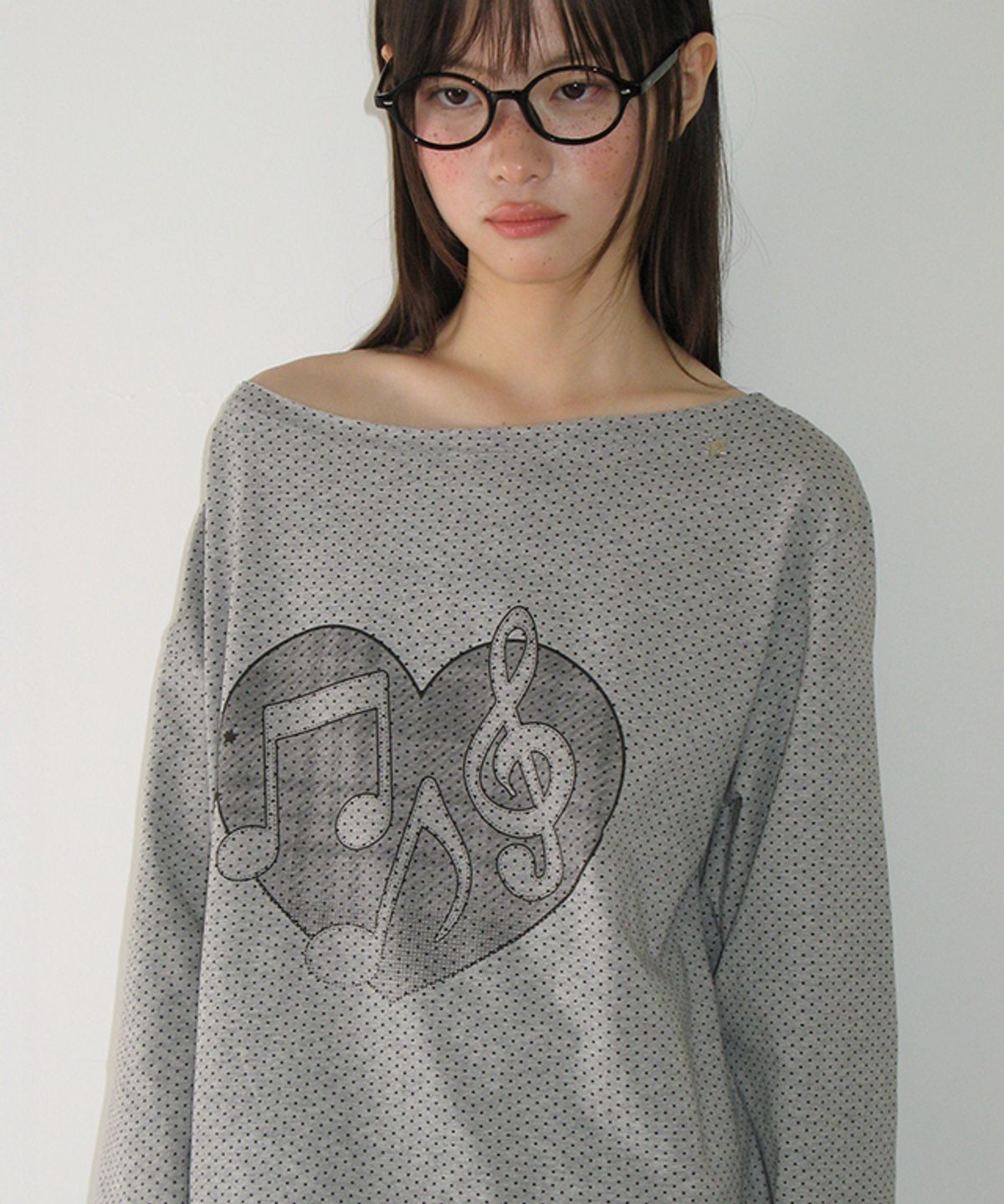 론론(RONRON) HEART MELODY OFF SHOULDER LONG SLEEVE GREY DOT