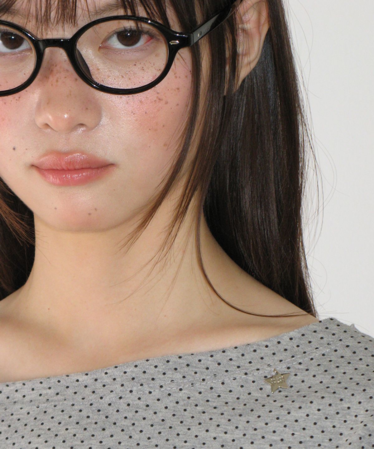 론론(RONRON) HEART MELODY OFF SHOULDER LONG SLEEVE GREY DOT