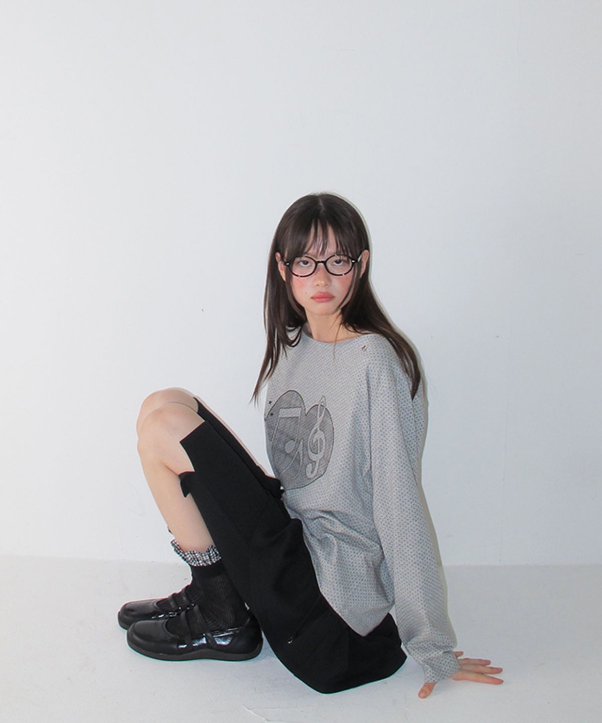 론론(RONRON) HEART MELODY OFF SHOULDER LONG SLEEVE GREY DOT