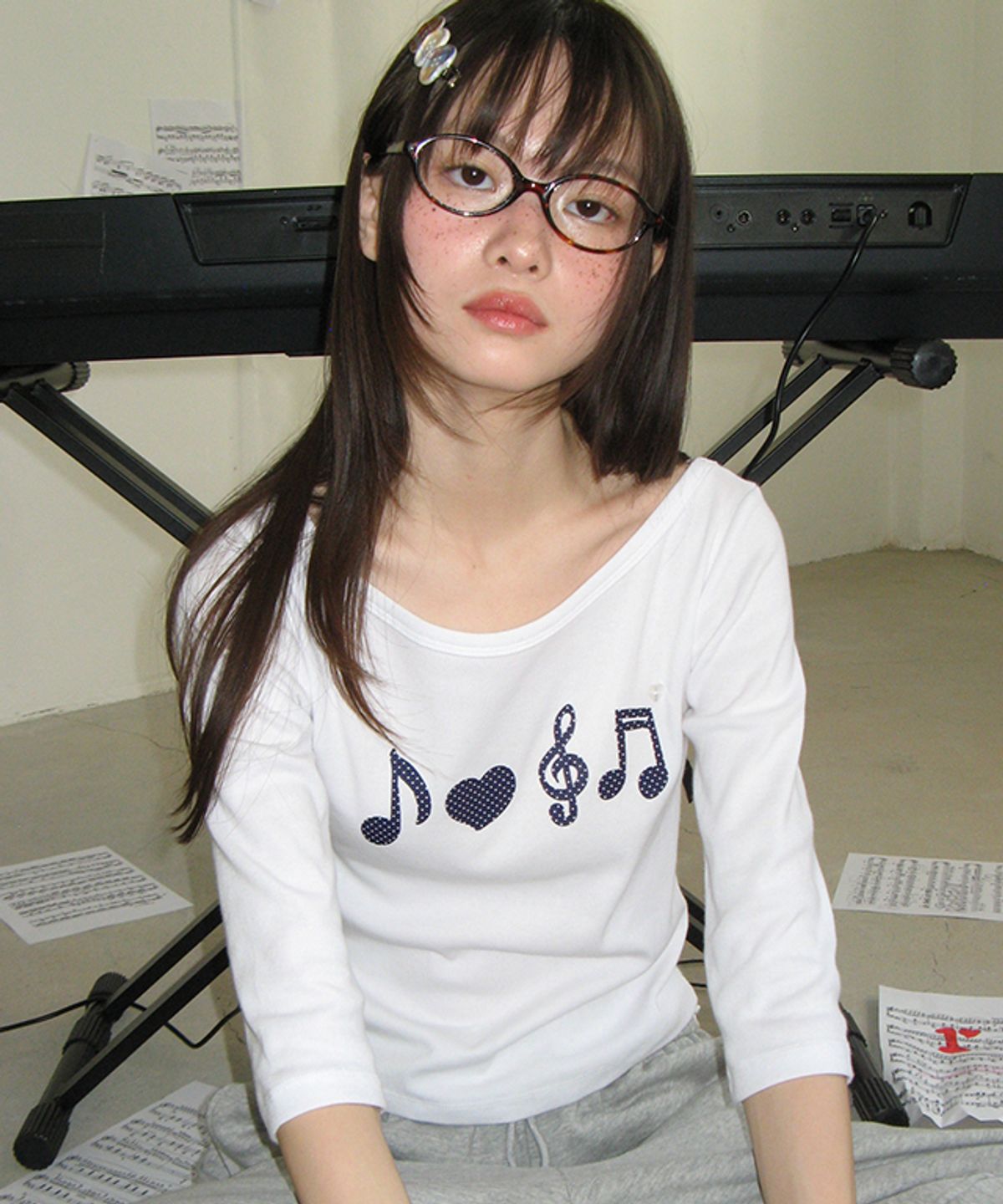 론론(RONRON) HEART MUSIC NOTE SLIM FIT QUARTER SLEEVE WHITE